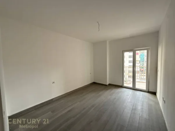 Tirane, jepet me qera ambjent biznesi Kati 7, 70 m² 500 € 