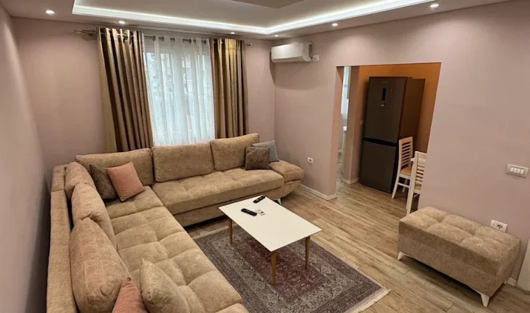Tirane, jepet me qera apartament 1+1 Kati 4, 600 € 