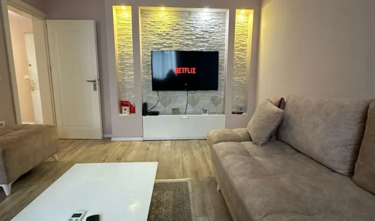 Tirane, jepet me qera apartament 1+1 Kati 4, 600 € 
