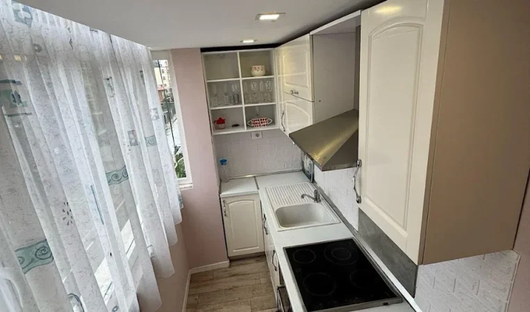 Tirane, jepet me qera apartament 1+1 Kati 4, 600 € 