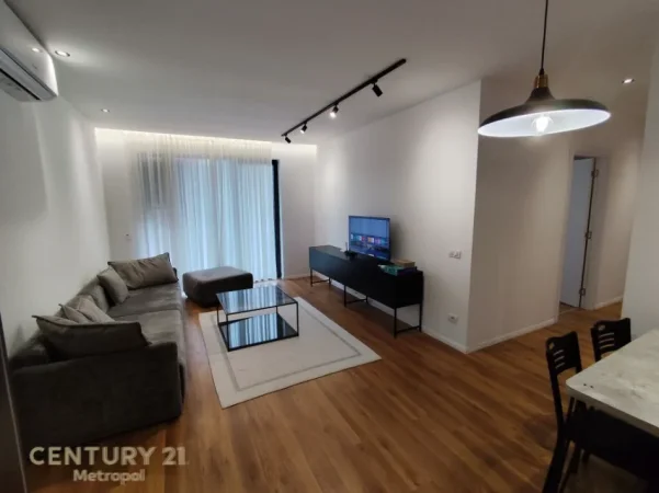 Tirane, jepet me qera apartament 2+1 Kati 2, 106 m² 880 € 