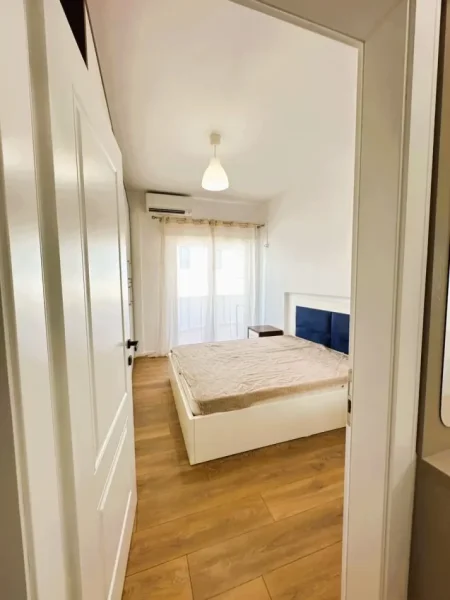 Tirane, jepet me qera apartament 2+1 Kati 5, 110 m² 933 € (Rruga Bilat Sina, pranë Kopshtit Zoologjik)