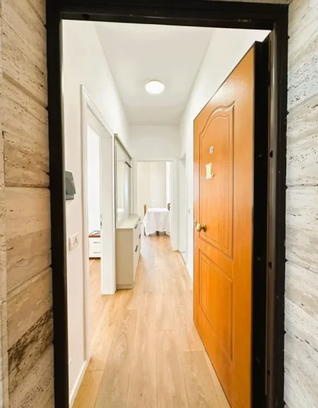 Tirane, jepet me qera apartament 2+1 Kati 5, 110 m² 933 € (Rruga Bilat Sina, pranë Kopshtit Zoologjik)