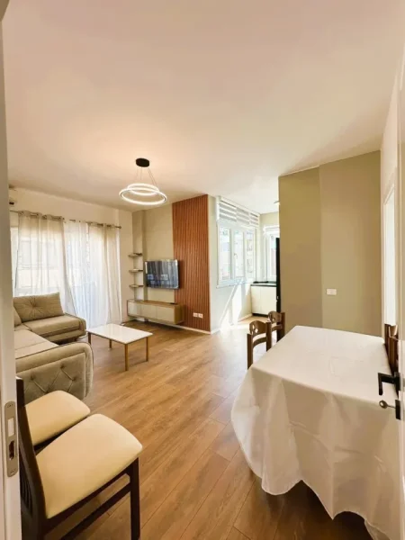 Tirane, jepet me qera apartament 2+1 Kati 5, 110 m² 933 € (Rruga Bilat Sina, pranë Kopshtit Zoologjik)