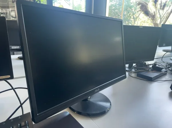 Tirane, shes Monitor Assus LCD Monitor