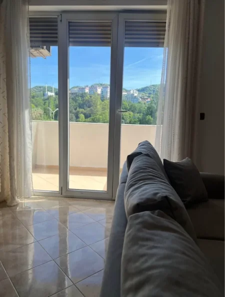 Tirane, jepet me qera apartament 1+1 , 63 m² 600 € (Medar shtylla)