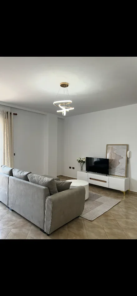 Tirane, jepet me qera apartament 1+1 , 63 m² 600 € (Medar shtylla)