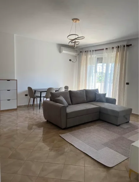 Tirane, jepet me qera apartament 1+1 , 63 m² 600 € (Medar shtylla)