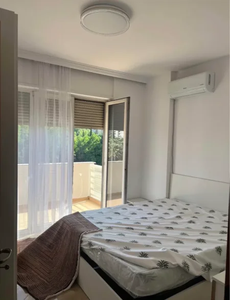 Tirane, jepet me qera apartament 1+1 , 63 m² 600 € (Medar shtylla)