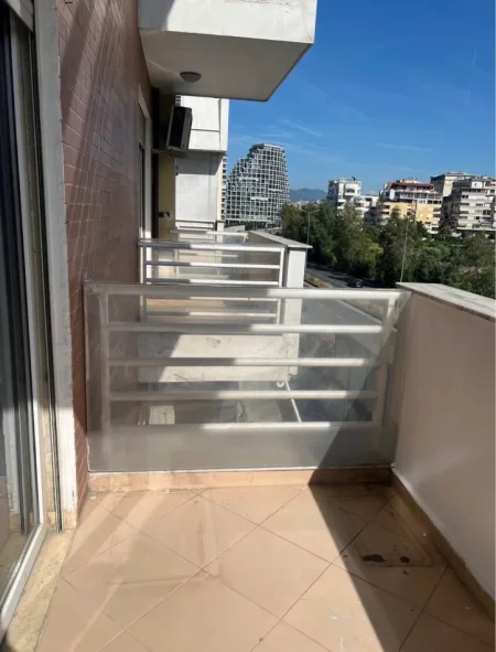 Tirane, jepet me qera apartament 1+1 , 63 m² 600 € (Medar shtylla)
