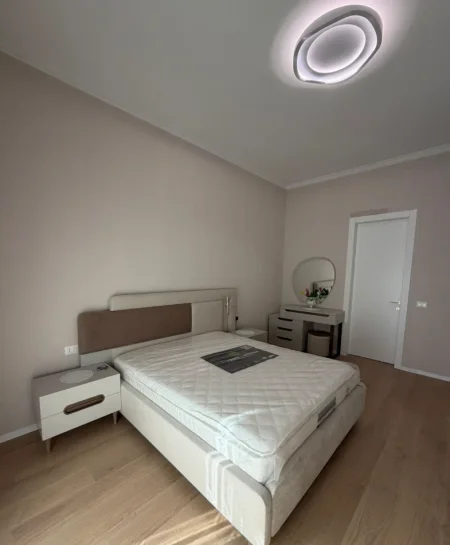 Tirane, jepet me qera apartament 2+1 , 114 m² 1.300 € 