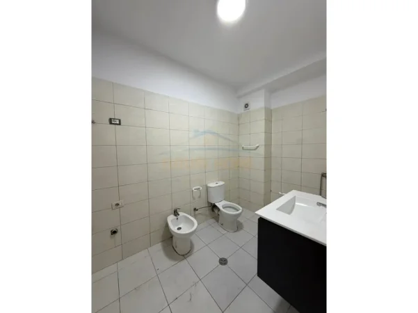 Tirane, shitet apartament 1+1 Kati 8, 73 m² 125.000 € (Unaza e re)