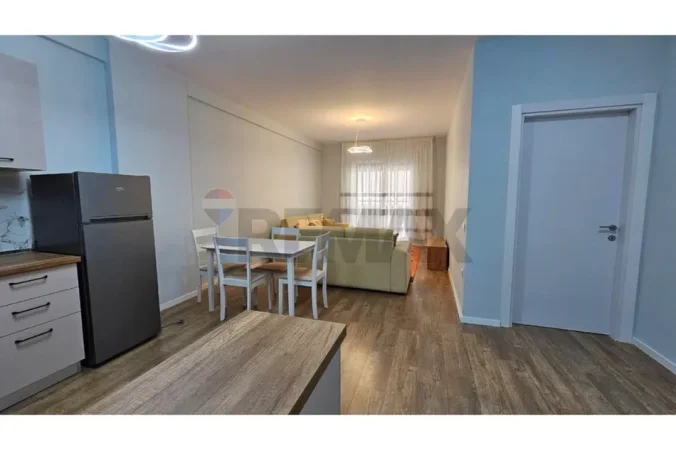 Tirane, jepet me qera apartament 1+1+Ballkon , 76 m² 500 € (Laprake)