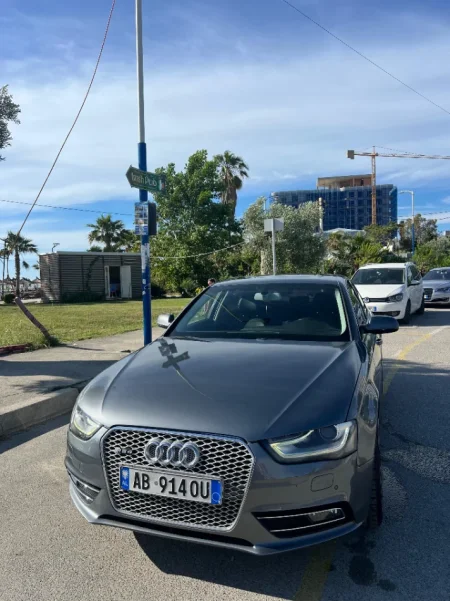 Tirane, shitet makine Audi A4 Nafte, gri e erret automatik 180.000 km 8500 €