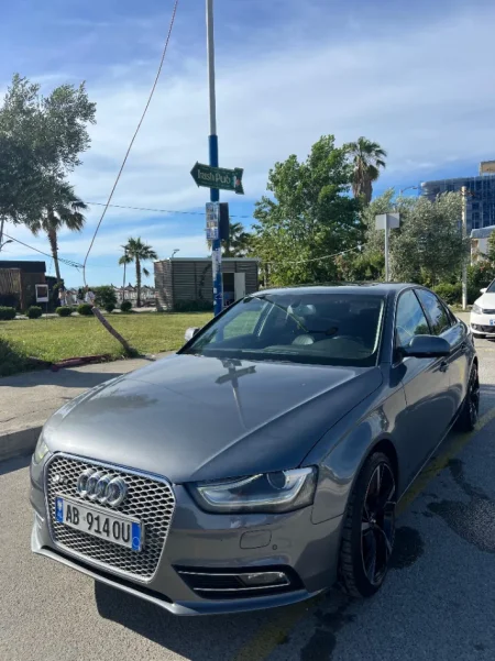 Tirane, shitet makine Audi A4 Nafte, gri e erret automatik 180.000 km 8500 €