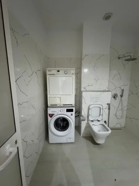 Tirane, jepet me qera apartament 1+1 Kati 0, 45 m² 450 € (Qender – Rruga e Barrikadave)