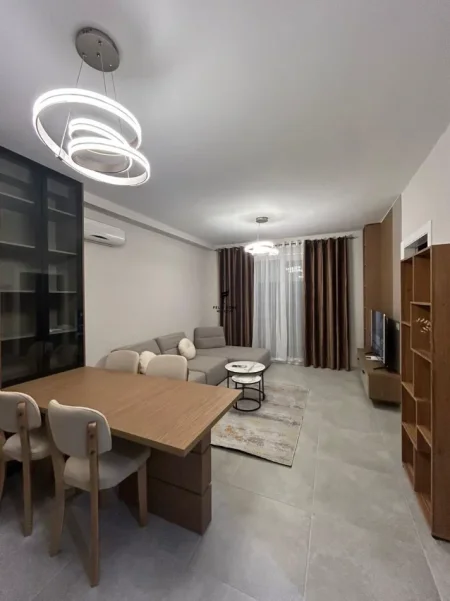 Tirane, jepet me qera apartament 1+1 Kati 12, 70 m² 500 € (YZBERISHT)