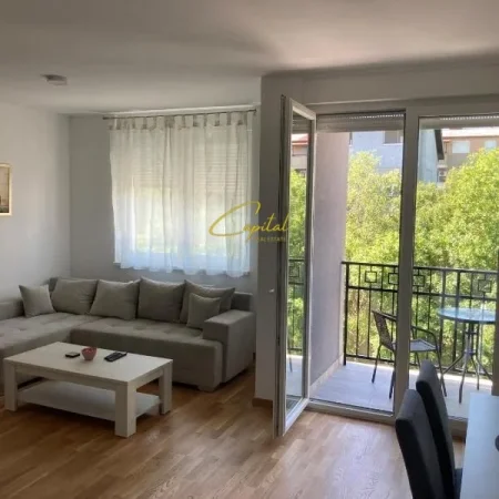 Tirane, jepet me qera apartament 1+1 Kati 4, 60 m² 550 € (PORCELANI)