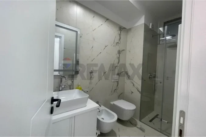 Tirane, jepet me qera apartament 2+1+Ballkon , 110 m² 800 € (Don Bosko)