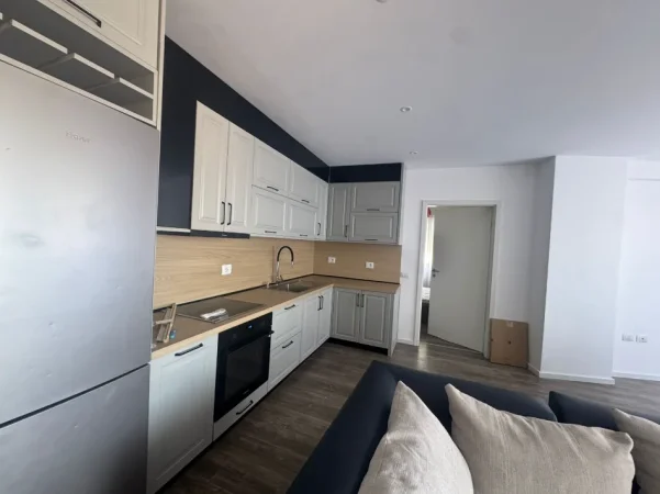 Tirane, jepet me qera apartament 2+1+Aneks+Ballkon Kati 6, 750 € (rruga e kavajes , 21 Dhjetori)