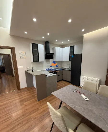 Tirane, jepet me qera apartament 2+1+Ballkon Kati 2, 113 m² 746 € 