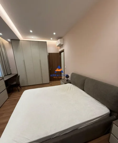 Tirane, jepet me qera apartament 2+1+Ballkon Kati 2, 113 m² 746 € 