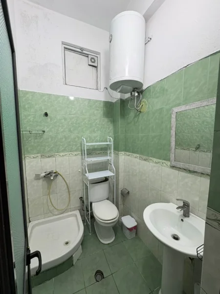 Tirane, jepet me qera apartament 1+1 Kati 1, (jordan misja)