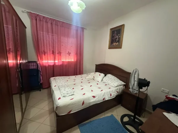 Durres, jepet me qera apartament 1+1 Kati 5, (Shkembi i Kavajes)