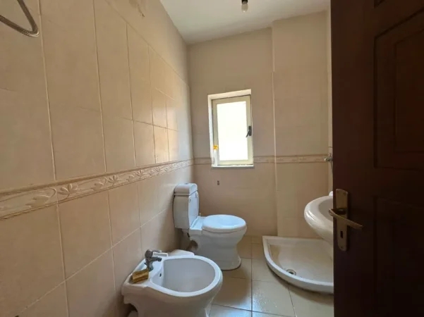 Durres, jepet me qera apartament 1+1 Kati 5, (Shkembi i Kavajes)