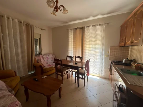 Durres, jepet me qera apartament 1+1 Kati 5, (Shkembi i Kavajes)