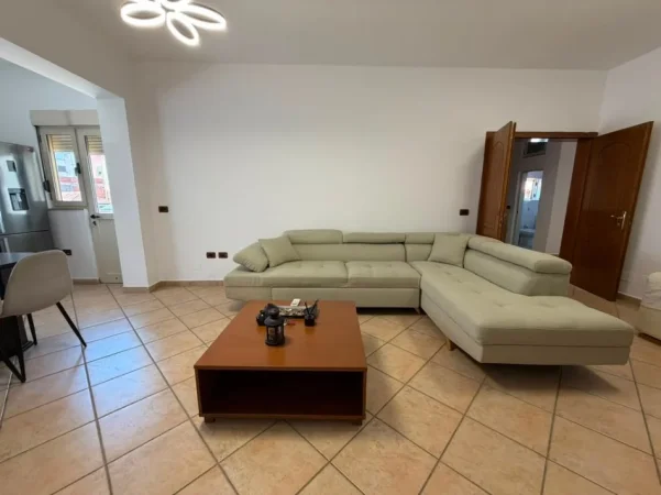 Tirane, jepet me qera apartament 2+1 Kati 3, 95 m² 600 € (21 Dhjetori)