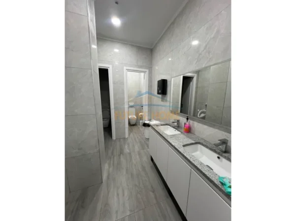 Tirane, jepet me qera ambjent biznesi Kati 2, 452 m² 5.000 € (Hoxha Tasim)