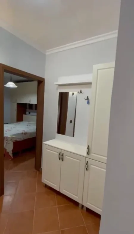 Tirane, jepet me qera apartament 1+1+Ballkon Kati 1, 65 m² 500 € (Xhamia Tabakeve)