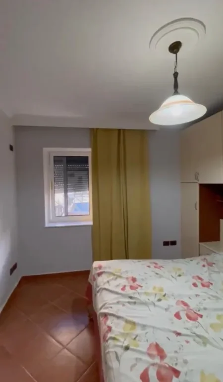 Tirane, jepet me qera apartament 1+1+Ballkon Kati 1, 65 m² 500 € (Xhamia Tabakeve)