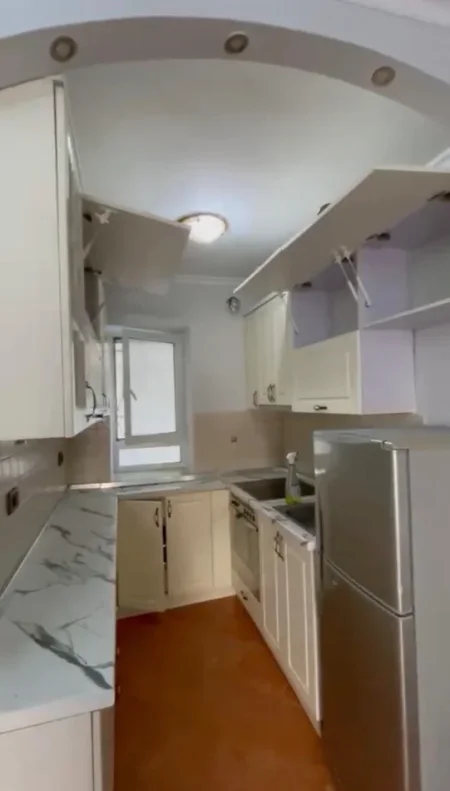 Tirane, jepet me qera apartament 1+1+Ballkon Kati 1, 65 m² 500 € (Xhamia Tabakeve)