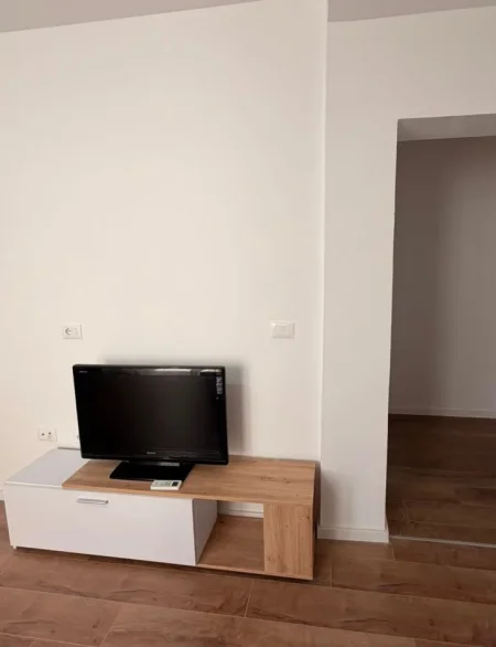 Tirane, jepet me qera apartament 1+1 Kati 5, 62 m² 750 € (Rruga e Kosovareve)