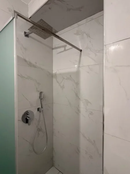 Tirane, jepet me qera apartament 1+1 Kati 5, 62 m² 750 € (Rruga e Kosovareve)
