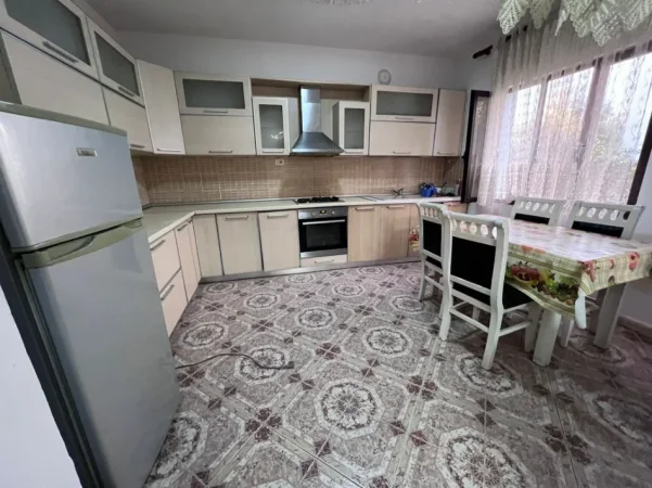 Tirane, jepet me qera apartament 2+1 Kati 1, 110 m² 500 € (Ish Parku i Autobusave)