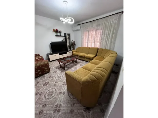 Tirane, jepet me qera apartament 2+1 Kati 1, 110 m² 500 € (Ish Parku i Autobusave)