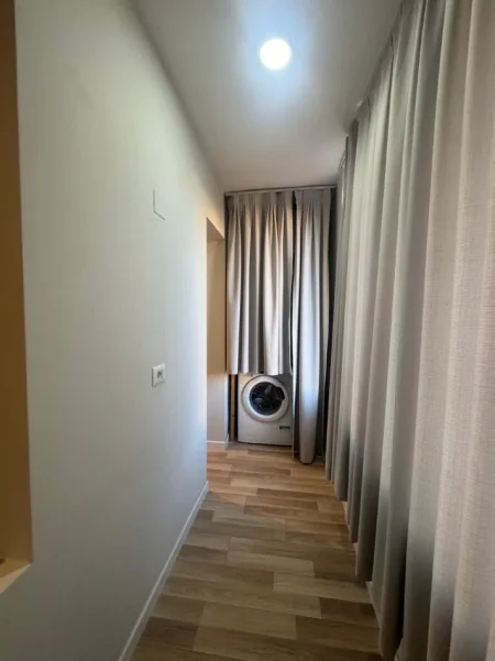 Tirane, jepet me qera apartament 1+1+Ballkon Kati 2, 65 m² 550 € (Rruga Fortuzi)