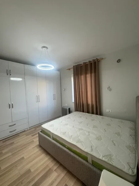 Tirane, jepet me qera apartament 1+1+Ballkon Kati 2, 65 m² 550 € (Rruga Fortuzi)