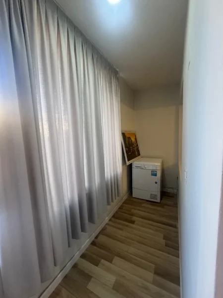 Tirane, jepet me qera apartament 1+1+Ballkon Kati 2, 65 m² 550 € (Rruga Fortuzi)
