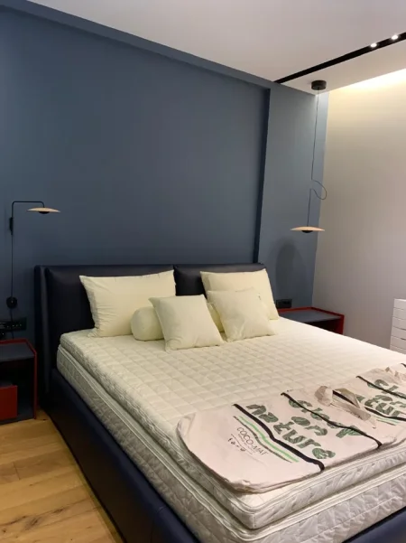 Tirane, jepet me qera apartament 1+1+Ballkon Kati 5, 80 m² 1.200 € (Kompleksi Delijorgji)