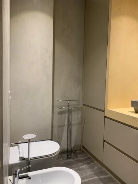 Tirane, jepet me qera apartament 1+1+Ballkon Kati 5, 80 m² 1.200 € (Kompleksi Delijorgji)