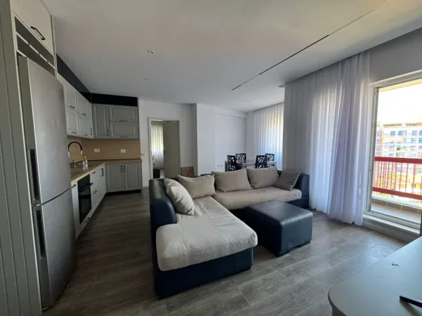 Tirane, jepet me qera apartament 2+1+Aneks+Ballkon Kati 6, 750 € (ish parku i autobusave)