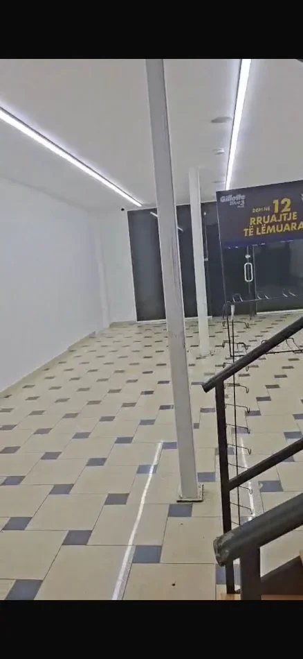 Tirane, jepet me qera zyre Kati 0, 134 m² 1.500 € (Rruga e Kavajes)