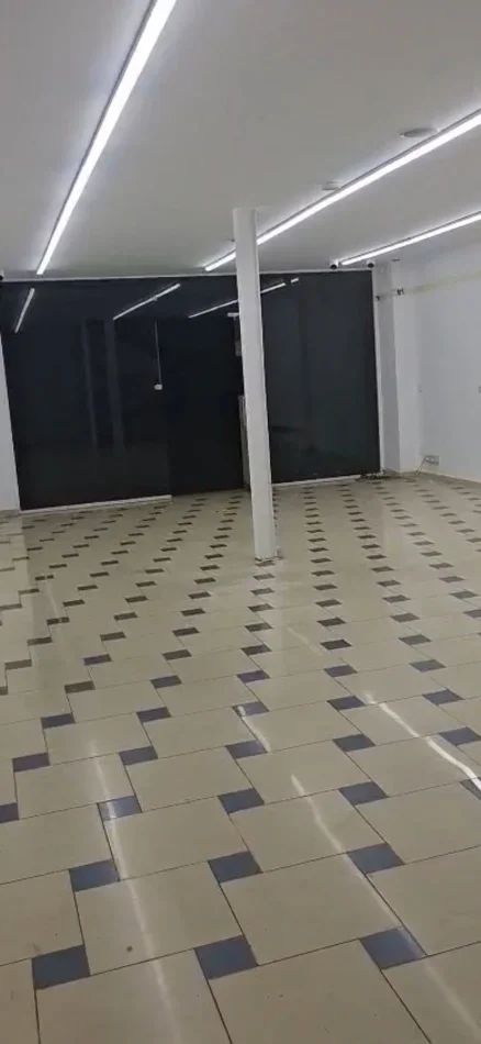 Tirane, jepet me qera lokal Kati 0, 134 m² 1.500 € (Rruga e Kavajes)