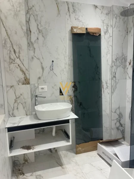 Tirane, jepet me qera apartament 1+1+Ballkon Kati 8, 56 m² 670 € (DELIJORGJI)