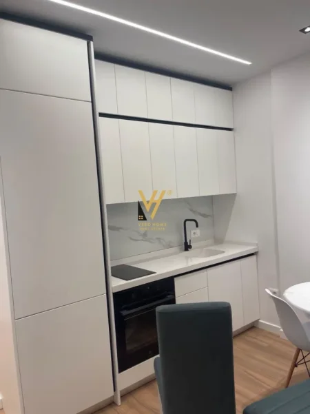 Tirane, jepet me qera apartament 1+1+Ballkon Kati 8, 56 m² 670 € (DELIJORGJI)