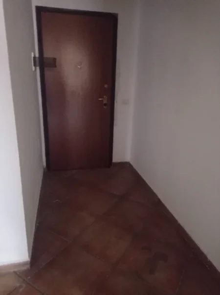 Tirane, jepet me qera zyre Kati 3, 60 m² 600 € (Rruga Islam Alla)